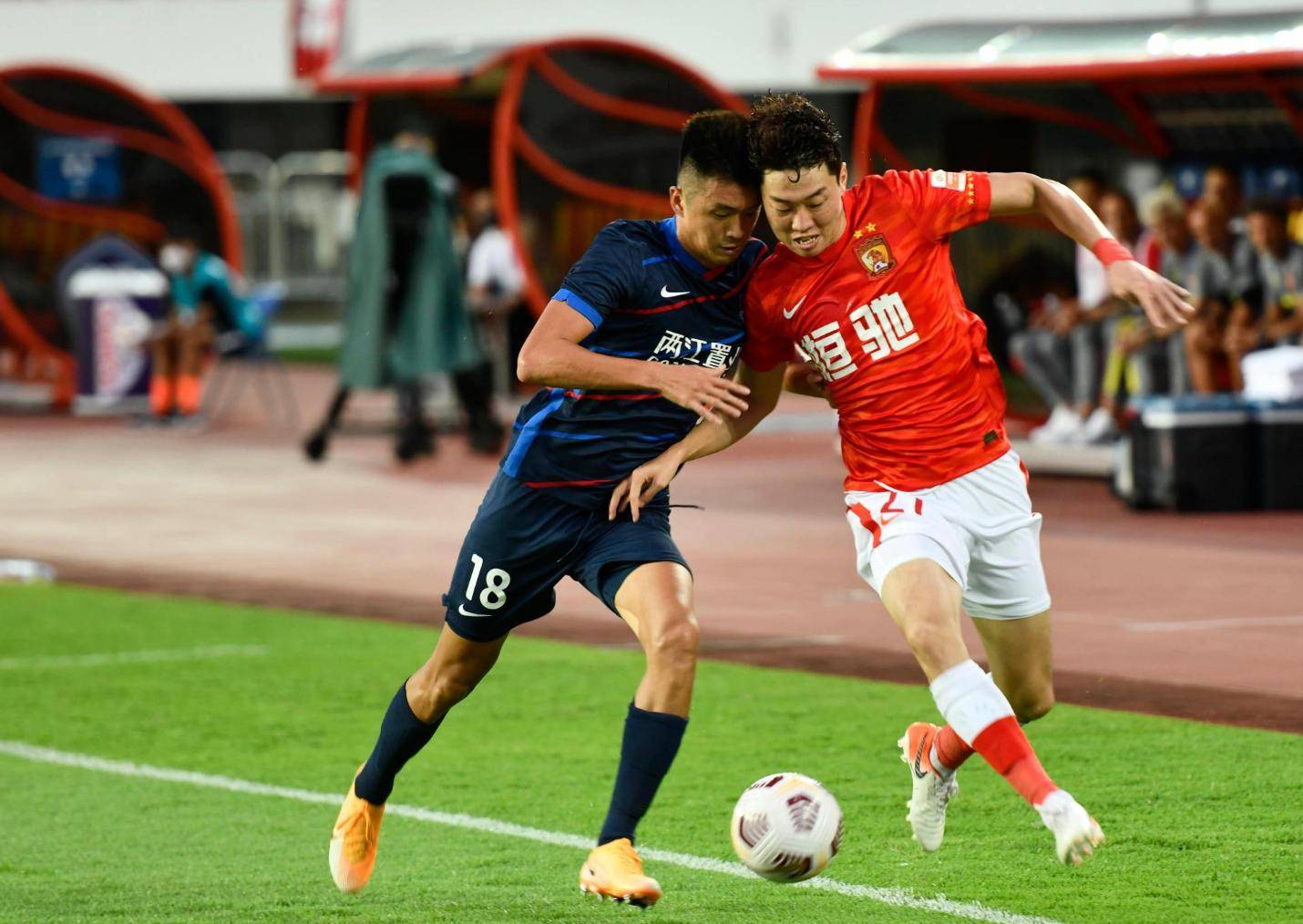 广州队训练开放日,转会期造点机会引观众欢呼,社区盾在即,团队化学反应显著的简单介绍 广州队训练开放日,转会期造点机会引观众欢呼,社区盾在即,团队化学反应显著的简单介绍